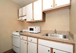 Efficiency Queen Room Disability Access
